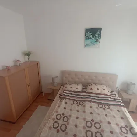 Sleep & Fly - Airport Apartment